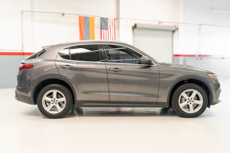 2019 Alfa Romeo Stelvio Base photo 6