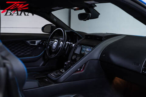 2017 Jaguar F-TYPE SVR