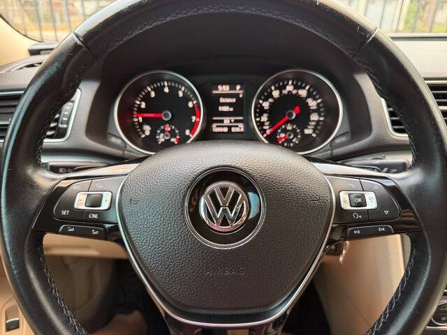 2017 Volkswagen Passat 1.8T R-Line