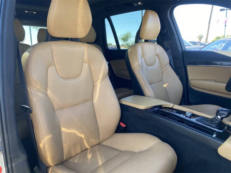 2018 Volvo XC90 T6 Momentum