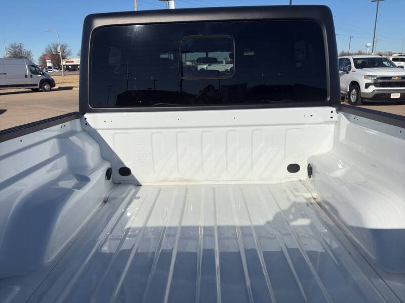 2022 Jeep Gladiator Sport