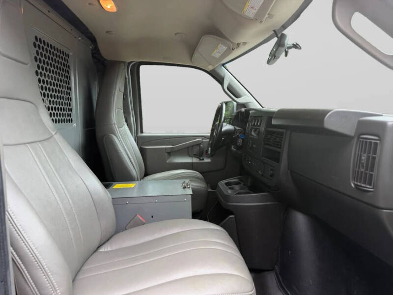 2023 GMC Savana 2500