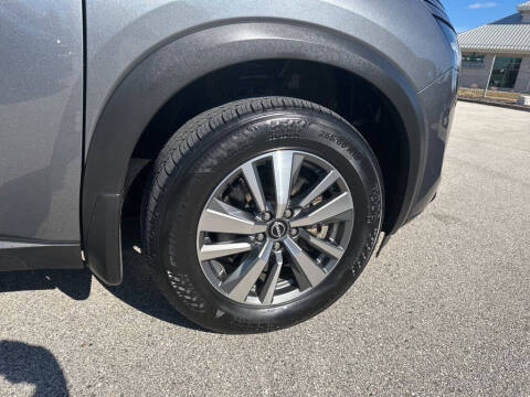 2025 Nissan Pathfinder SL