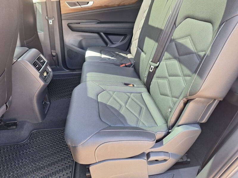 2025 Volkswagen Atlas SE