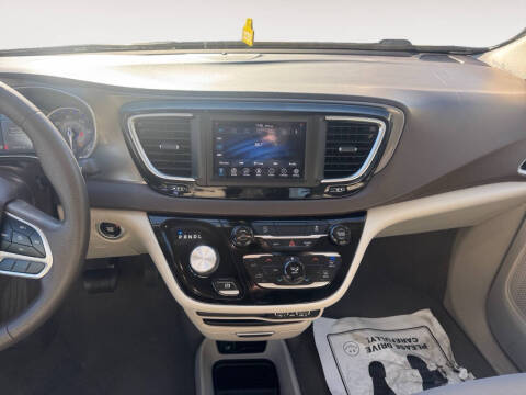 2021 Chrysler Voyager LX