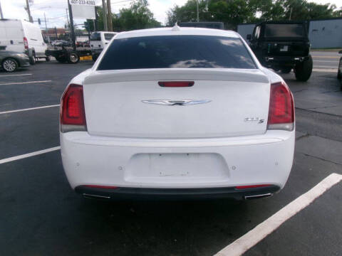 2018 Chrysler 300 S