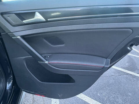 2017 Volkswagen Golf GTI SE