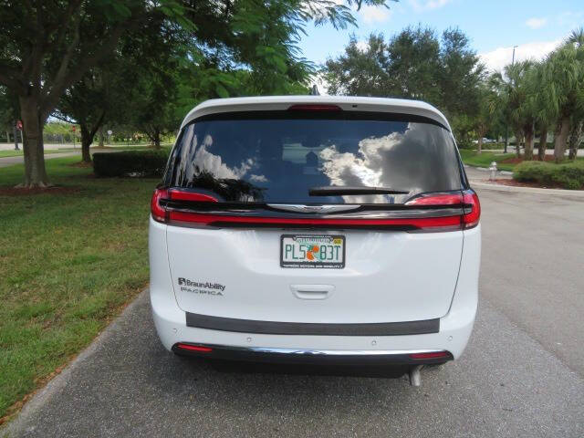 2024 Chrysler Pacifica Touring L