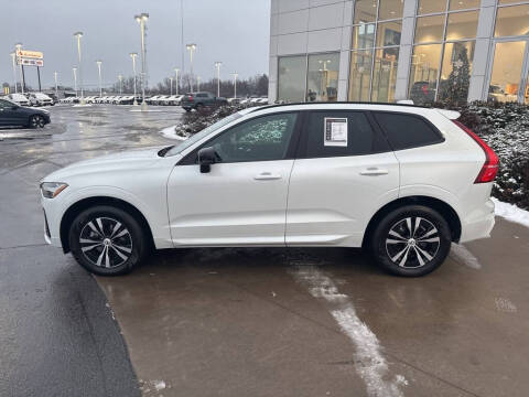 2025 Volvo XC60 B5 Core Dark Theme