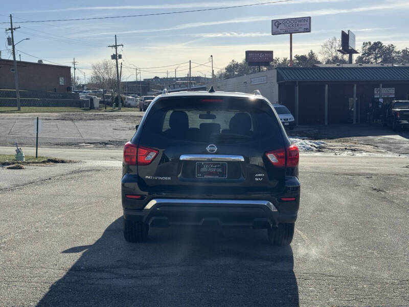 2020 Nissan Pathfinder SV