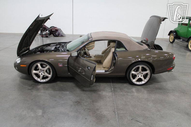 2001 Jaguar XKR