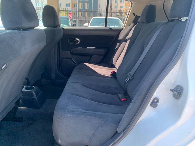 2011 Nissan Versa 1.8 S