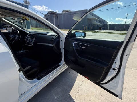 2016 Nissan Altima 2.5 SR