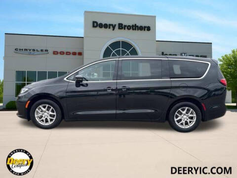 2025 Chrysler Pacifica Select