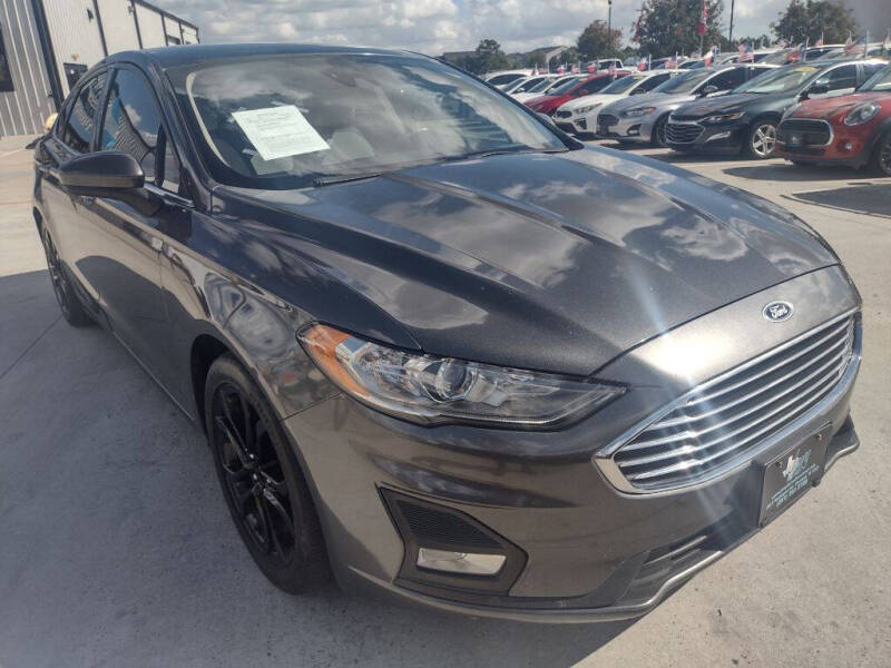 2019 Ford Fusion SE's photo
