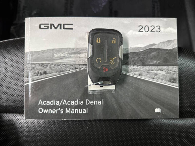 2023 GMC Acadia SLT