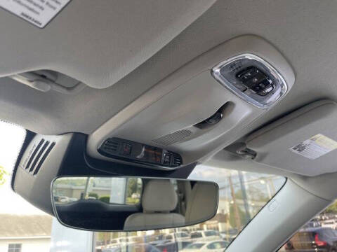 2022 Volvo XC90 T6 Momentum 6-Passenger