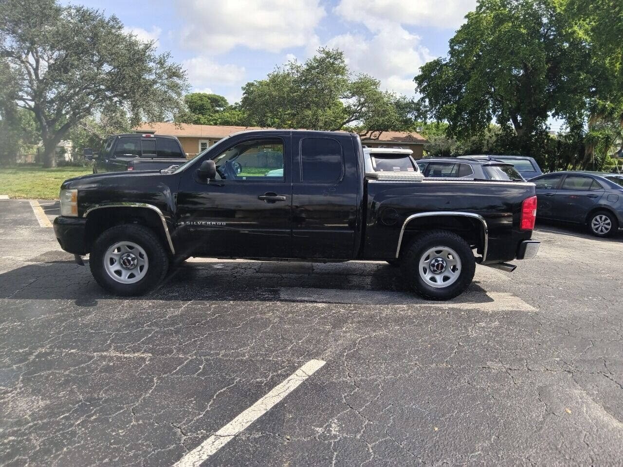 2007 Chevrolet Silverado Pickup - $6,950
