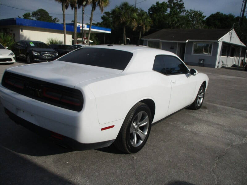 2017 Dodge Challenger SXT