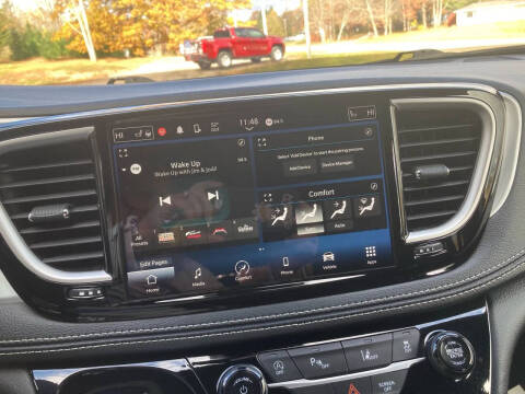 2024 Chrysler Pacifica Touring