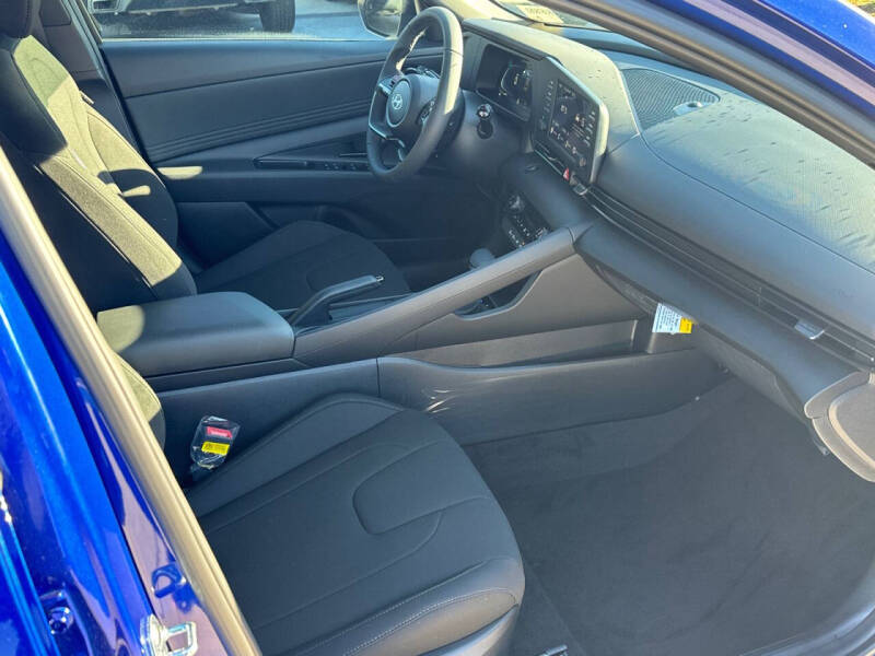 2025 Hyundai Elantra SEL Sport