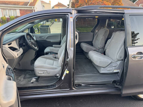 2019 Toyota Sienna LE 8-Passenger