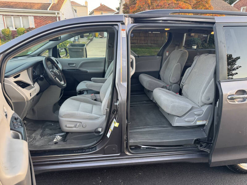2019 Toyota Sienna LE 8-Passenger