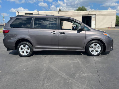 2020 Toyota Sienna LE 7-Passenger Auto Access Seat