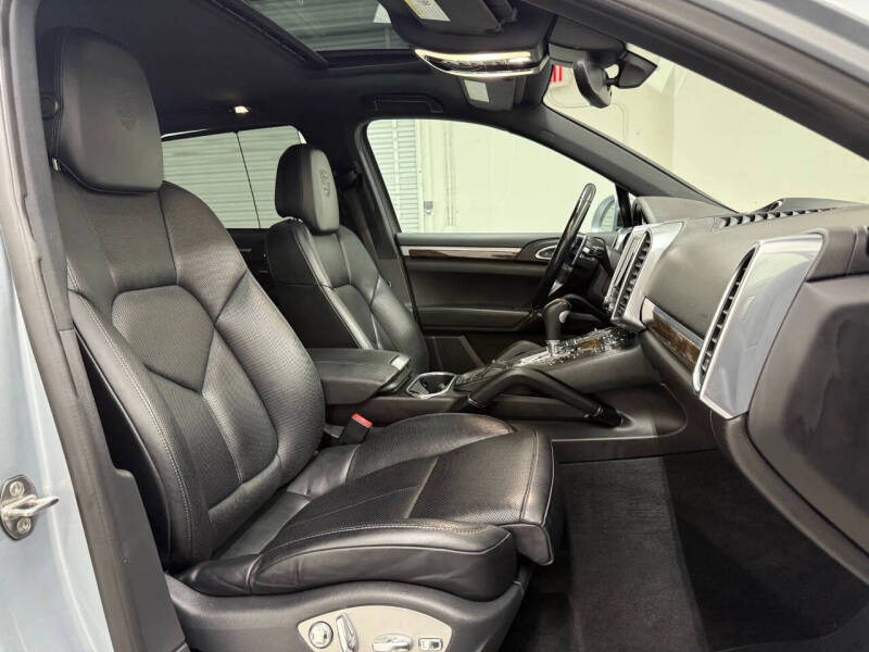 2018 Porsche Cayenne Platinum Edition