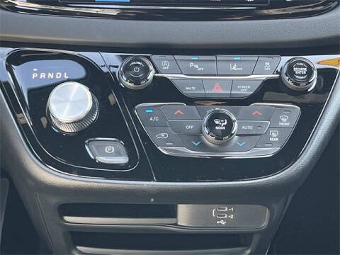 2026 Chrysler Voyager LX