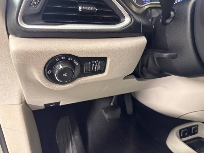 2017 Chrysler Pacifica Touring-L