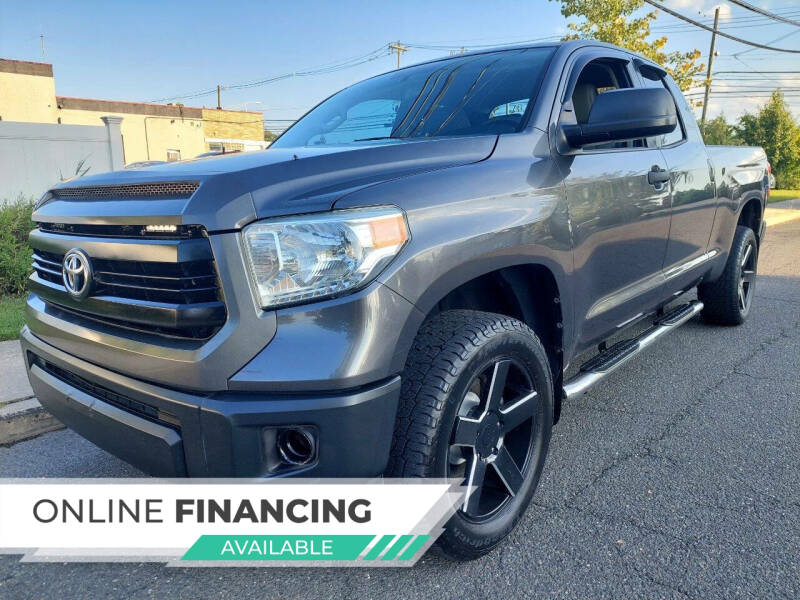 2014 Toyota Tundra SR's photo