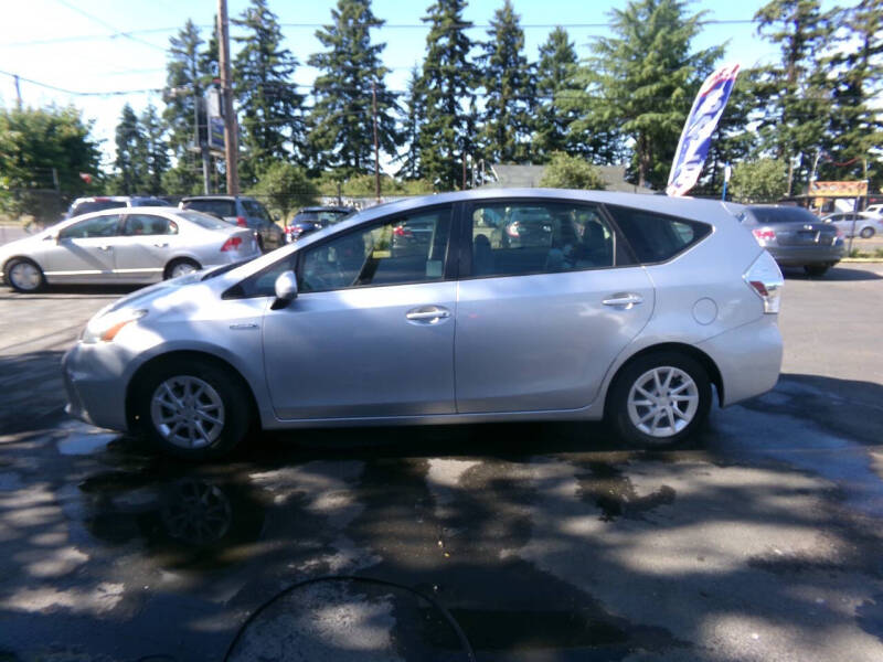 2012 Toyota Prius v Five