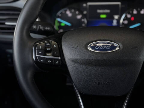 2022 Ford Escape Hybrid SE