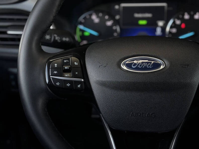 2022 Ford Escape Hybrid SE