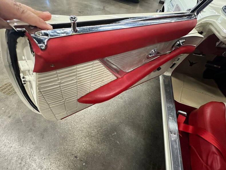 1957 Ford Thunderbird