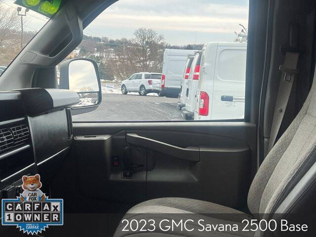 2023 GMC Savana 2500
