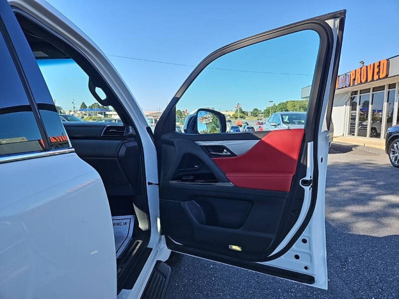 2022 Lexus LX 600 F SPORT Handling