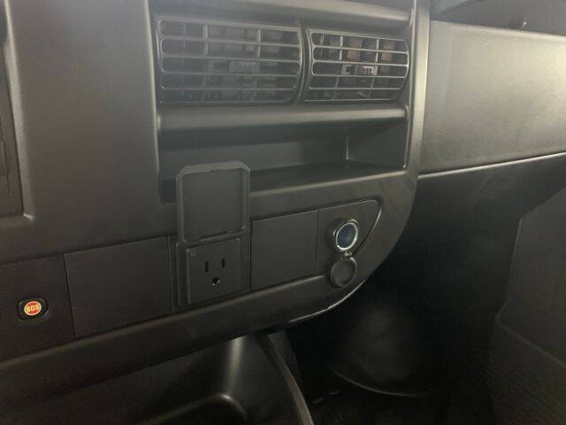 2025 Chevrolet Express 3500