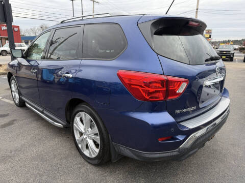 2018 Nissan Pathfinder SL