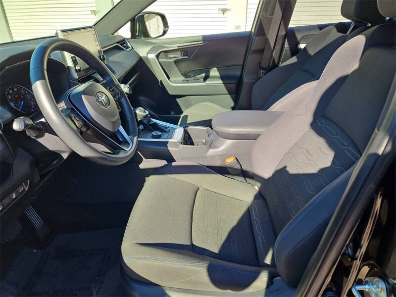 2022 Toyota RAV4 Hybrid SE