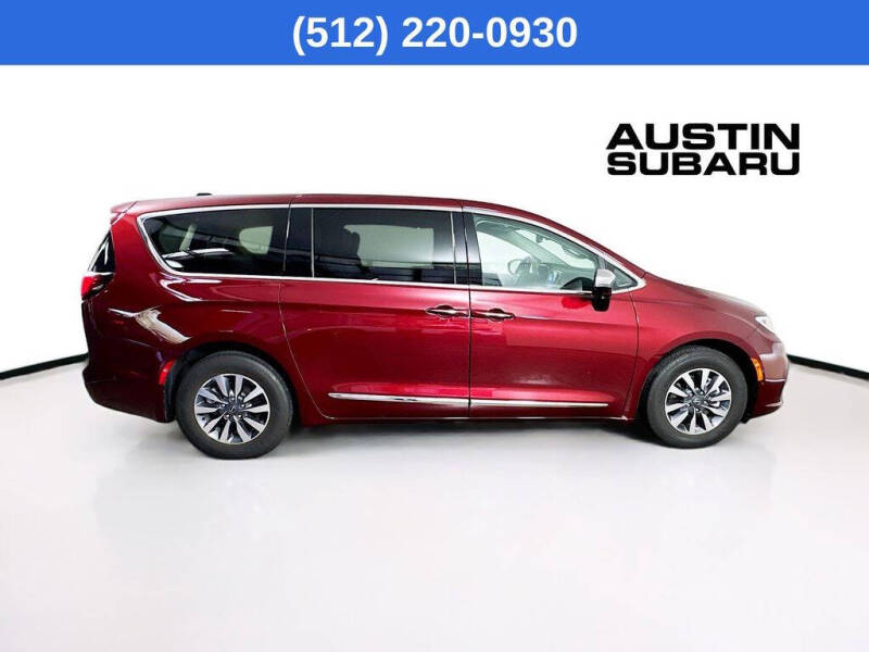 2023 Chrysler Pacifica Plug-In Hybrid Limited