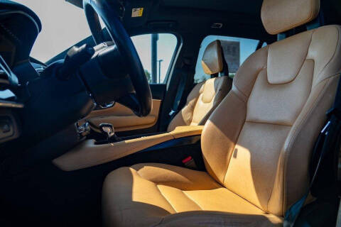 2017 Volvo XC90 T6 Momentum