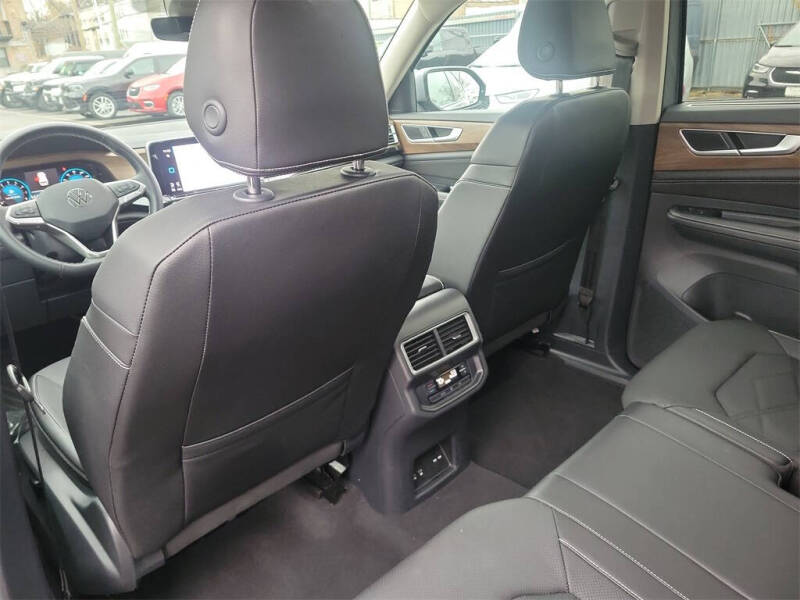 2025 Volkswagen Atlas SE