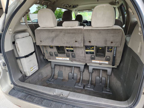 2016 Toyota Sienna LE 8-Passenger