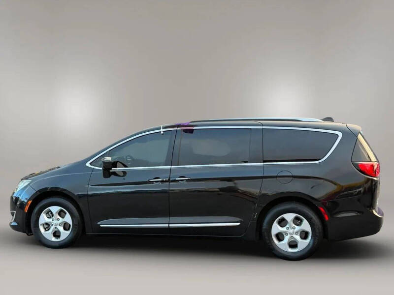 2017 Chrysler Pacifica Touring-L Plus