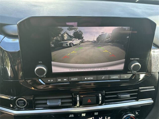 2024 Nissan Pathfinder SV