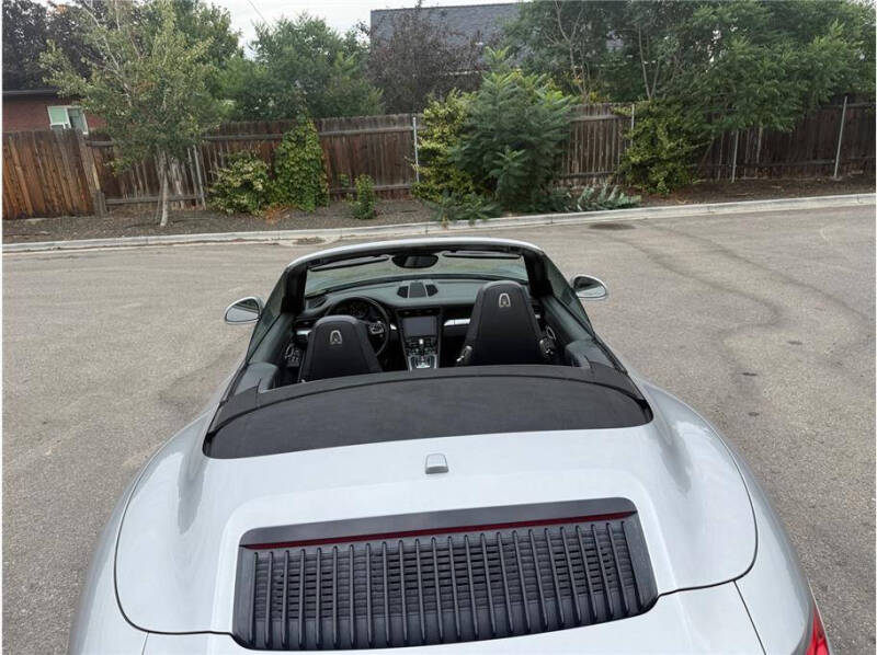 2017 Porsche 911 Carrera