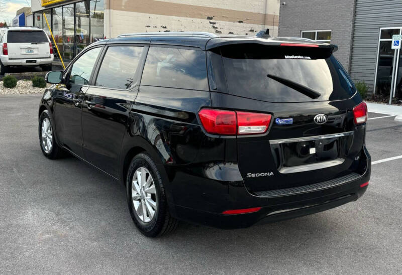 2015 Kia Sedona LX photo 6