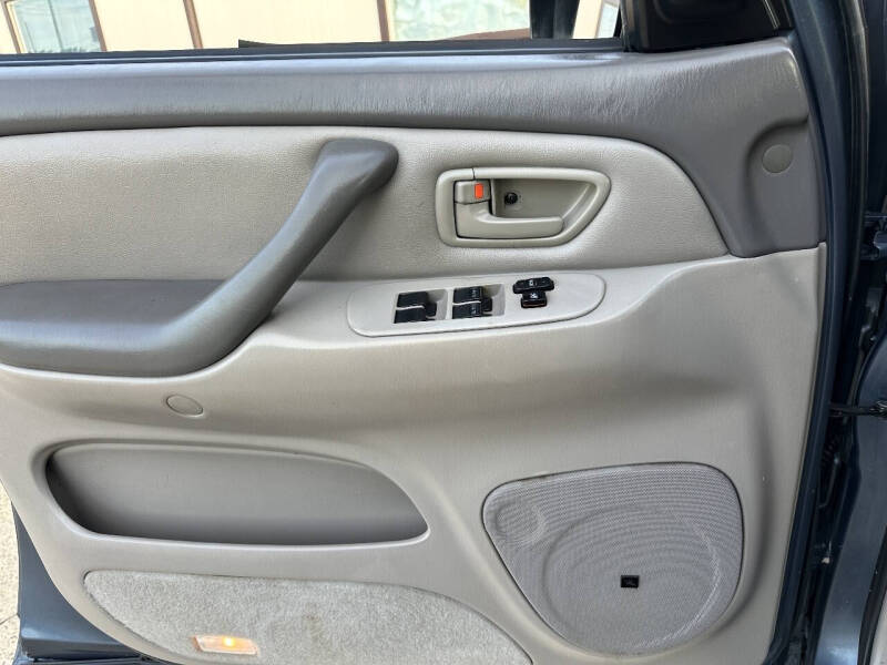 2005 Toyota Sequoia SR5